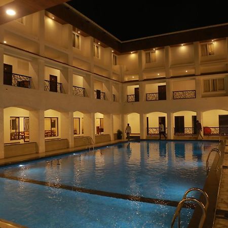 Hotel The Riviera Theni Exterior foto