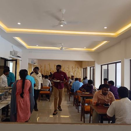 Hotel The Riviera Theni Exterior foto