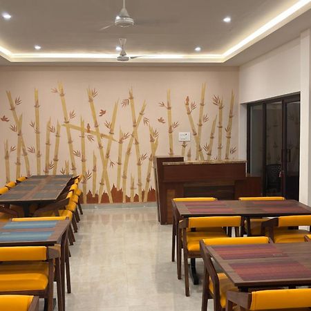 Hotel The Riviera Theni Exterior foto