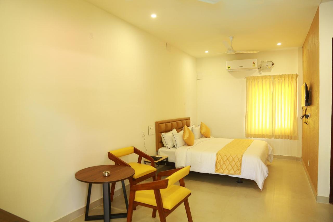 Hotel The Riviera Theni Exterior foto