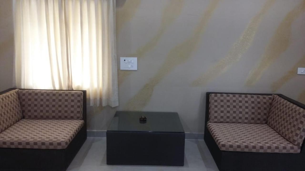 Hotel The Riviera Theni Exterior foto