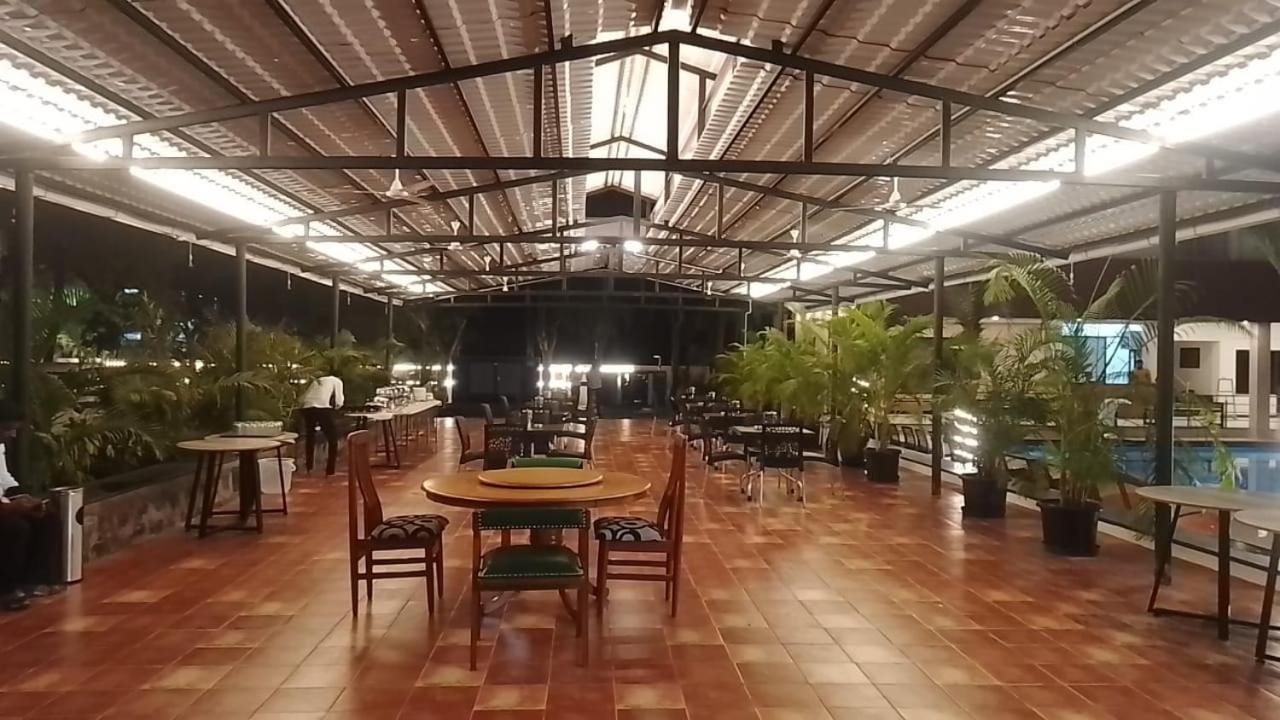 Hotel The Riviera Theni Exterior foto